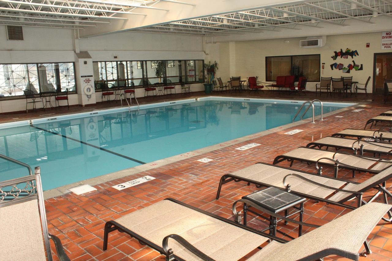 Ramada By Wyndham Buffalo Downtown Eksteriør billede