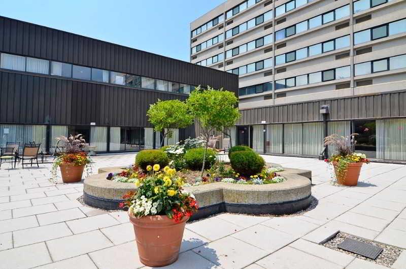 Ramada By Wyndham Buffalo Downtown Eksteriør billede