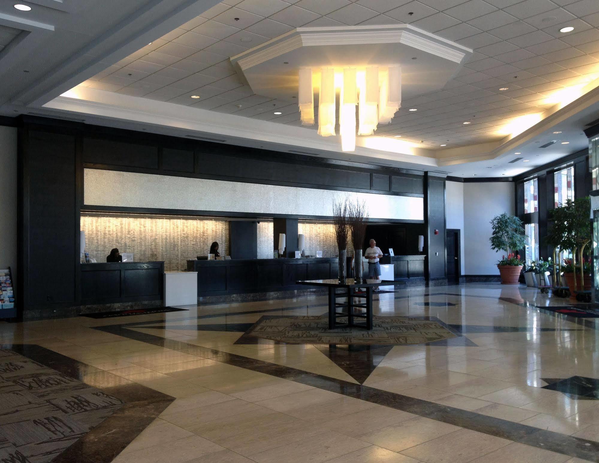 Ramada By Wyndham Buffalo Downtown Eksteriør billede