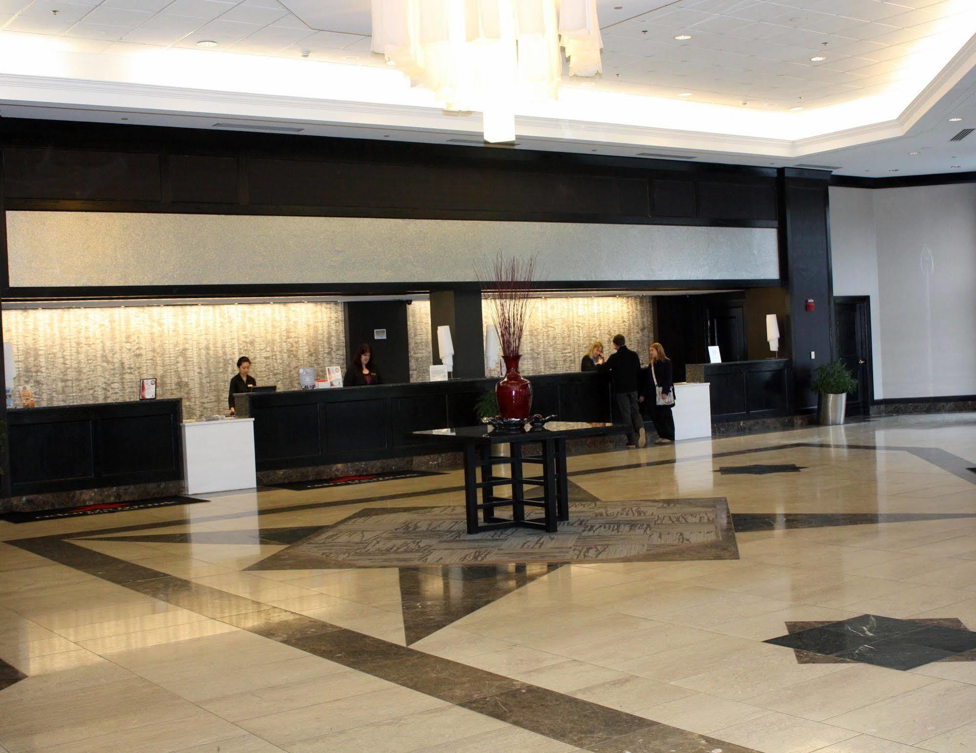 Ramada By Wyndham Buffalo Downtown Eksteriør billede