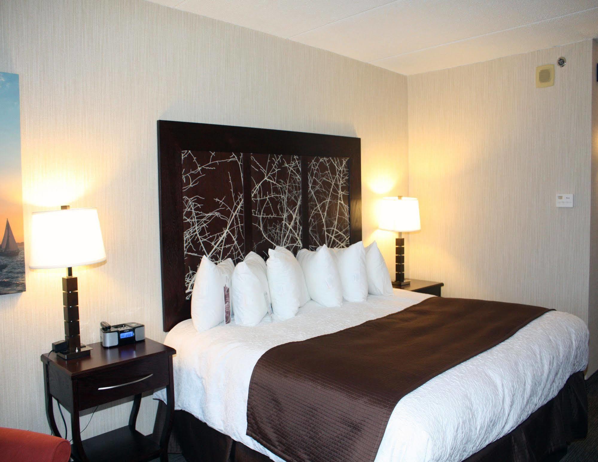 Ramada By Wyndham Buffalo Downtown Eksteriør billede